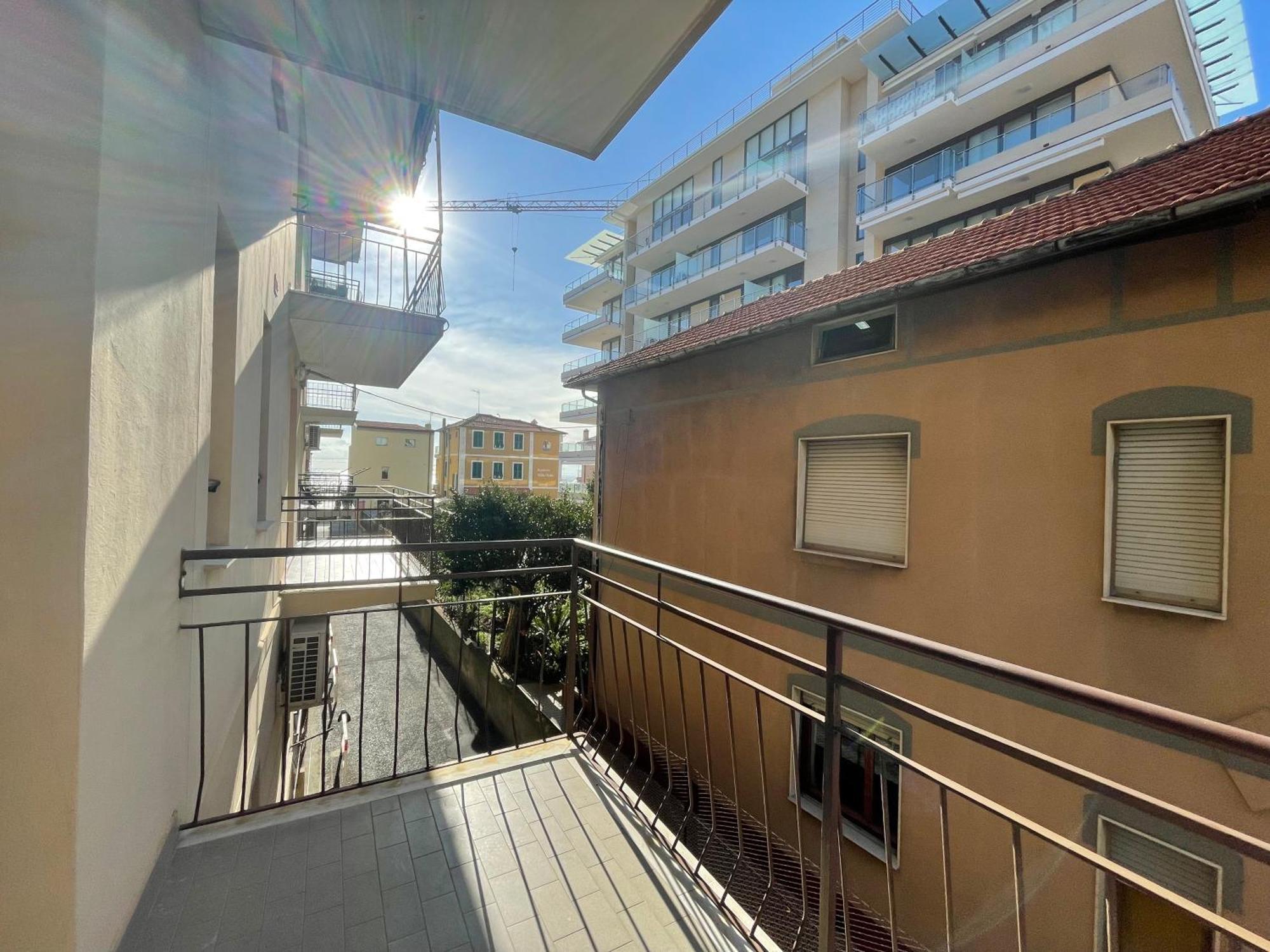 50 Metri Dal Mare - Free Parking E A/C Apartment Pietra Ligure Room photo